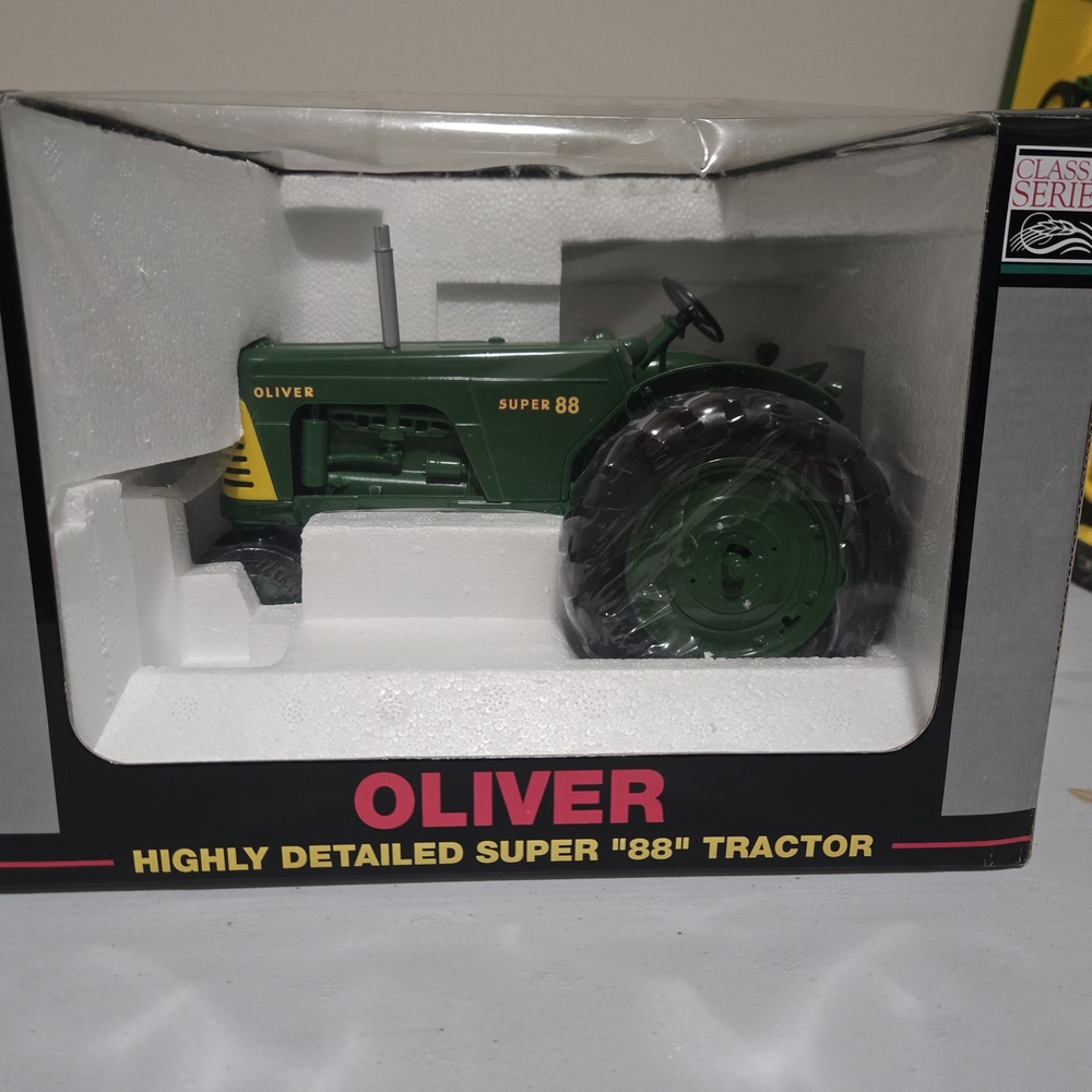 Oliver Super 88 Green Toy Tractor - Olivers Brand